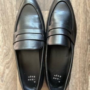 Black loafers! Brand NEW never been used. Size 7 1/2